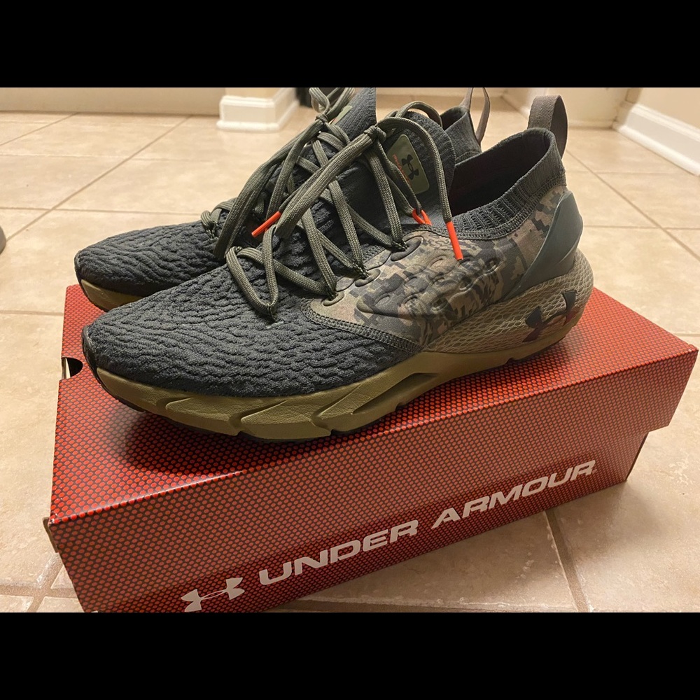 Under Amour running shoe. Barely worn. Practically new.